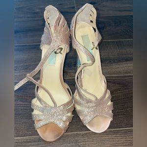 BETSEY JOHNSON HEELS size 7